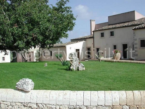 casa indipendente in vendita a Noto in zona Baulì