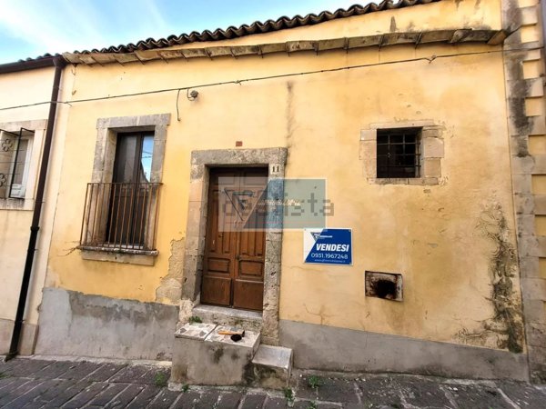 casa indipendente in vendita a Noto