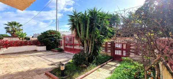 casa indipendente in vendita a Noto in zona Reitani