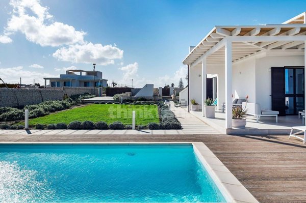 casa indipendente in vendita a Noto in zona San Lorenzo