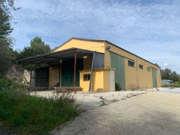 locale di sgombero in vendita a Noto