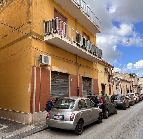 intera palazzina in vendita a Noto