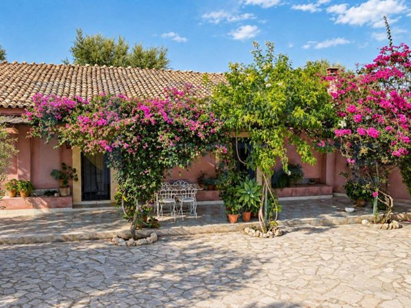 casa indipendente in vendita a Noto