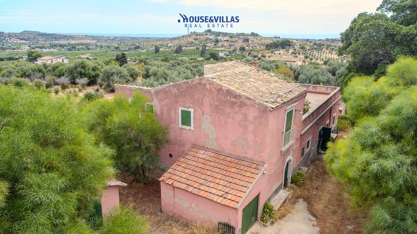 casa indipendente in vendita a Noto