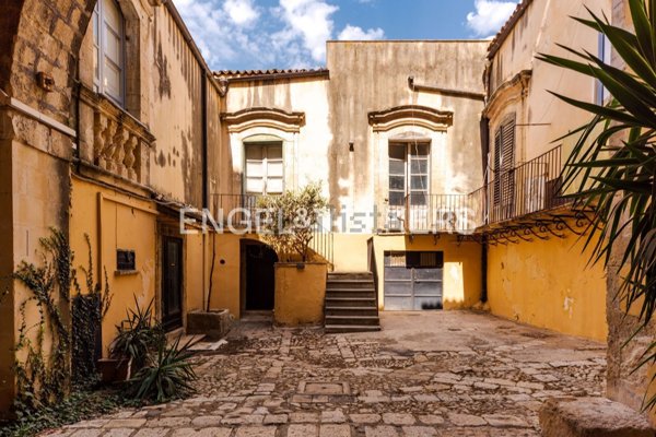 casa indipendente in vendita a Noto