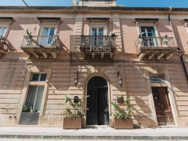 intera palazzina in vendita a Noto