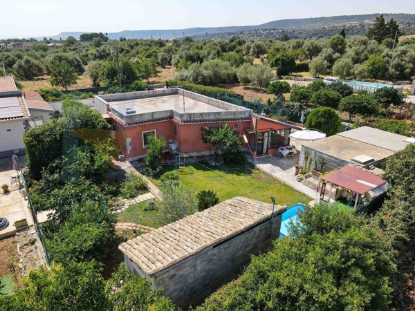 casa indipendente in vendita a Noto