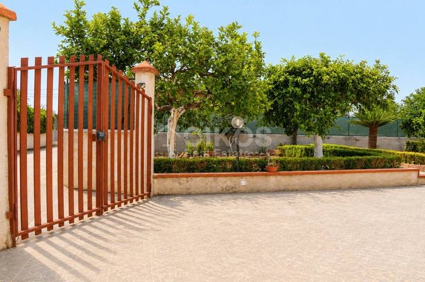 casa indipendente in vendita a Noto in zona Falconara