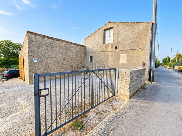 casa indipendente in vendita a Noto in zona Testa dell'Acqua