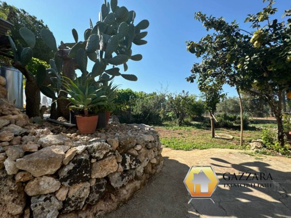 casa indipendente in vendita a Noto