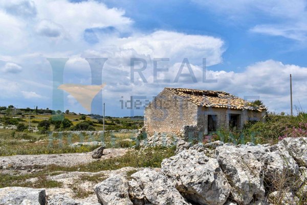 terreno in vendita a Noto in zona Madonna Marina