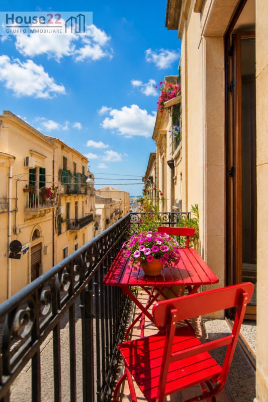 intera palazzina in vendita a Noto