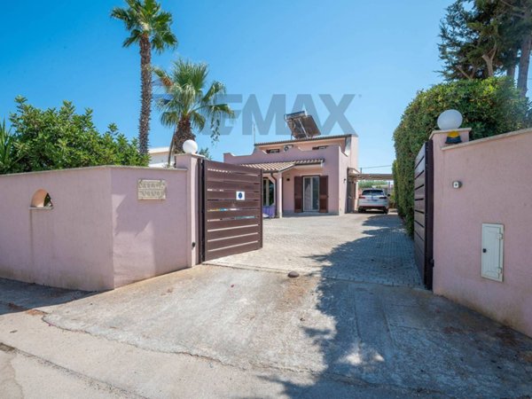 casa indipendente in vendita a Noto in zona Reitani