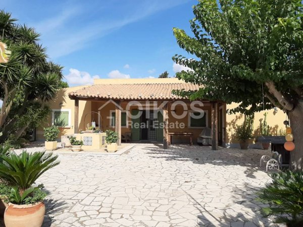 casa indipendente in vendita a Noto