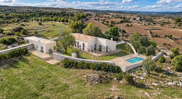 casa indipendente in vendita a Noto