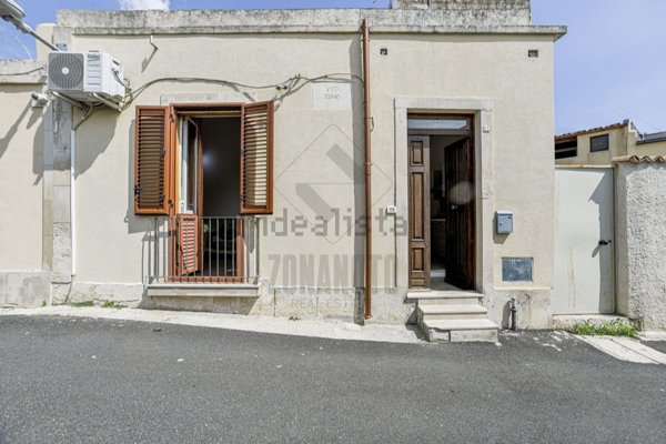 casa indipendente in vendita a Noto in zona Madonna Marina