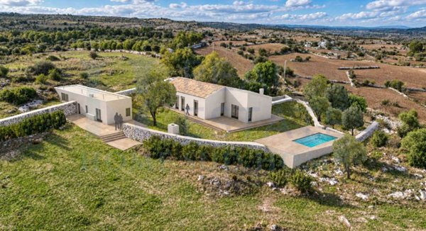 casa indipendente in vendita a Noto
