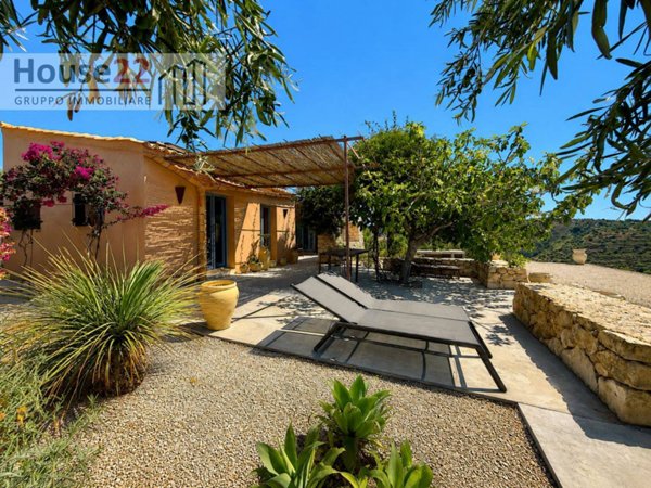 casa indipendente in vendita a Noto