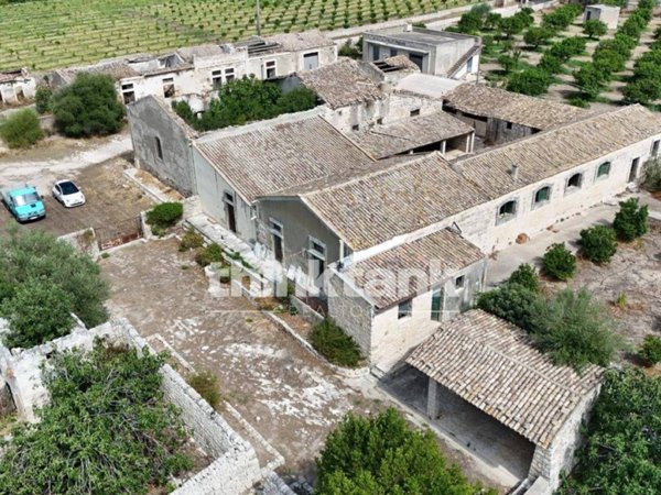casa indipendente in vendita a Noto