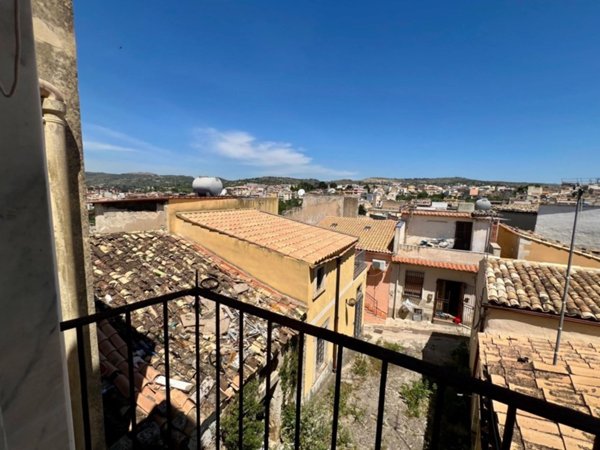 casa indipendente in vendita a Noto