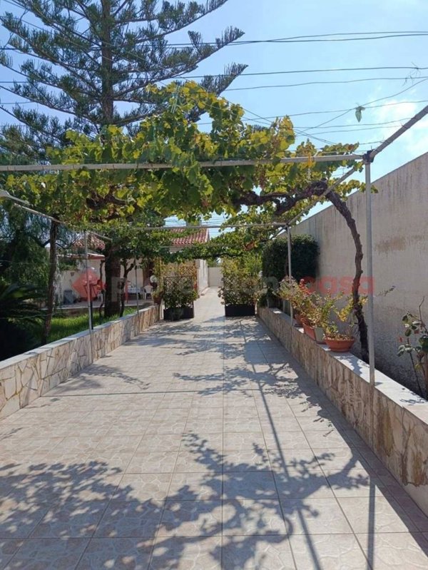 casa indipendente in vendita a Noto in zona Calabernardo