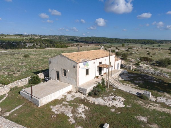 casa indipendente in vendita a Noto