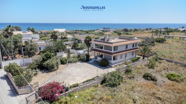 casa indipendente in vendita a Noto in zona San Lorenzo