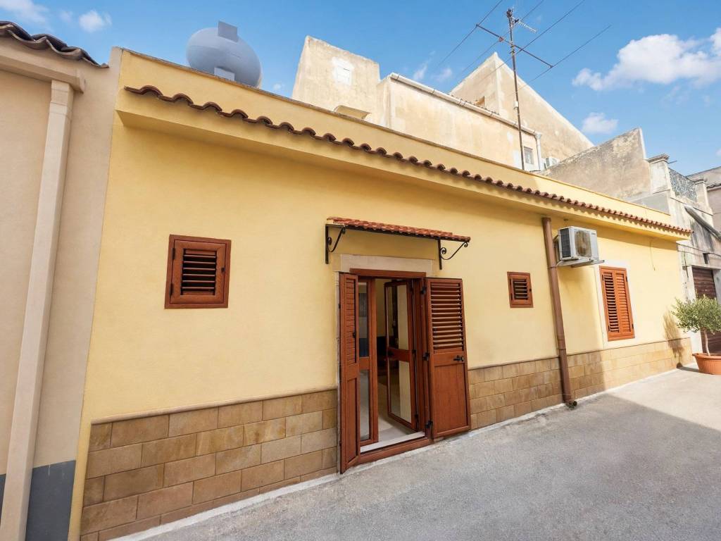 casa indipendente in vendita a Noto