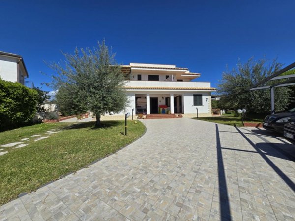 intera palazzina in vendita a Noto in zona Lido di Noto