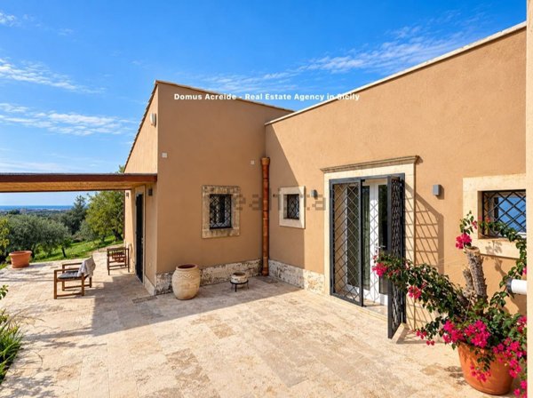 casa indipendente in vendita a Noto