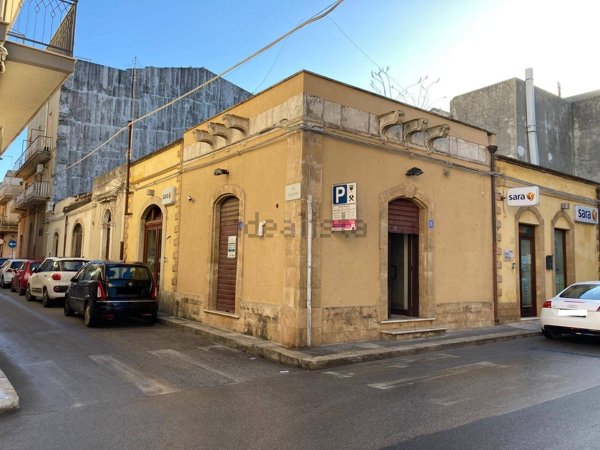 locale commerciale in vendita a Pachino