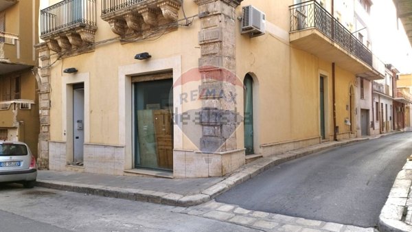 locale commerciale in vendita a Pachino