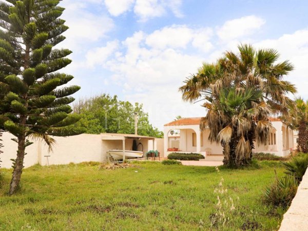casa indipendente in vendita a Pachino in zona Marzamemi