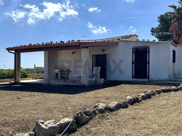 casa indipendente in vendita a Pachino in zona Marzamemi