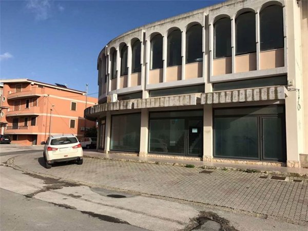 locale commerciale in vendita a Pachino