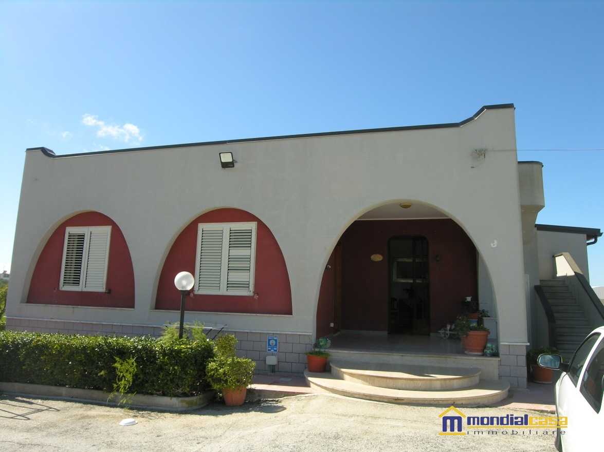 casa indipendente in vendita a Pachino
