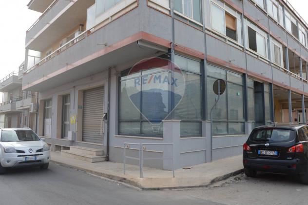 locale commerciale in vendita a Pachino