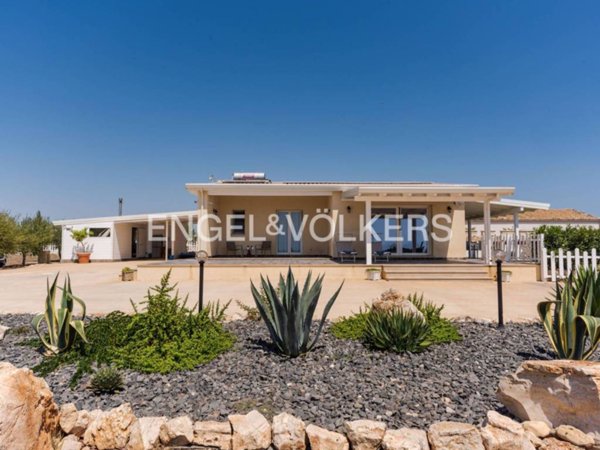 casa indipendente in vendita a Pachino