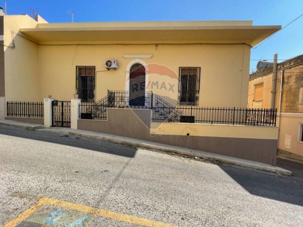 casa indipendente in vendita a Pachino