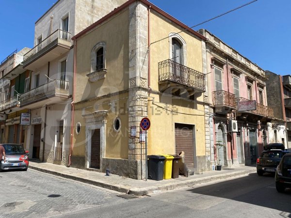 locale commerciale in vendita a Pachino