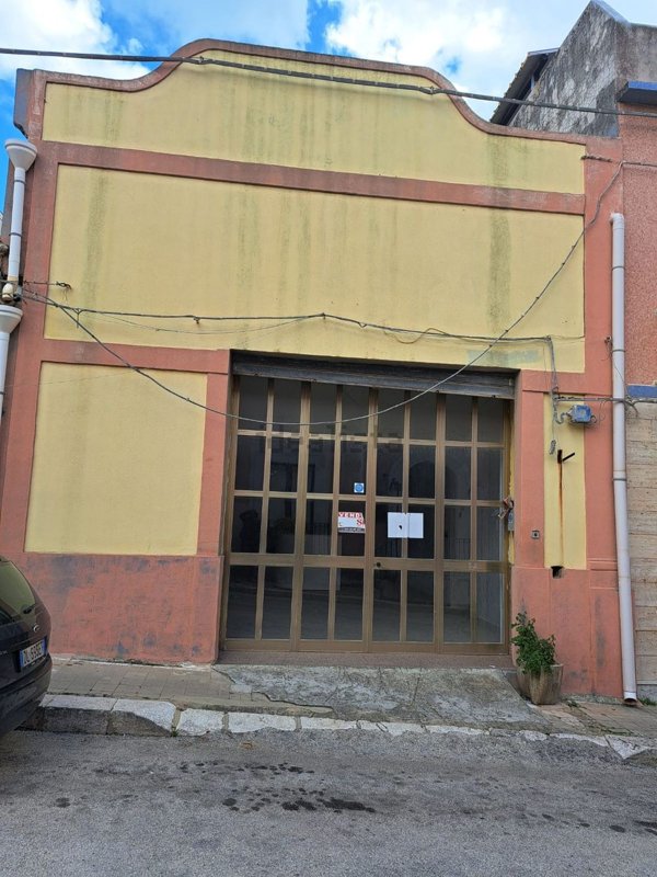 locale commerciale in vendita a Pachino