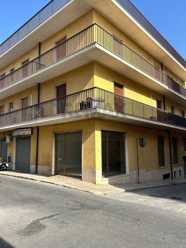 locale commerciale in vendita a Pachino