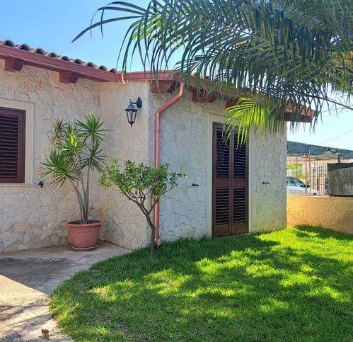 casa indipendente in vendita a Pachino