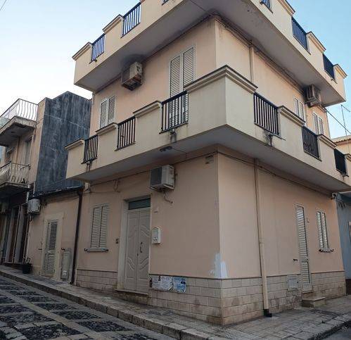 casa indipendente in vendita a Pachino