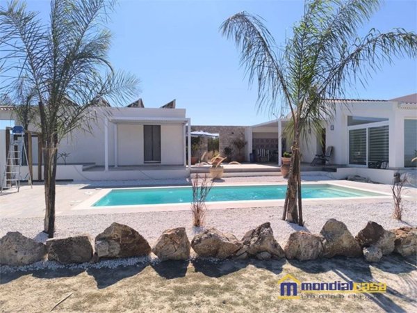 casa indipendente in vendita a Pachino