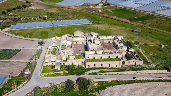 locale di sgombero in vendita a Pachino