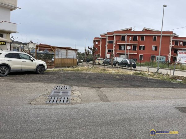 locale commerciale in vendita a Pachino