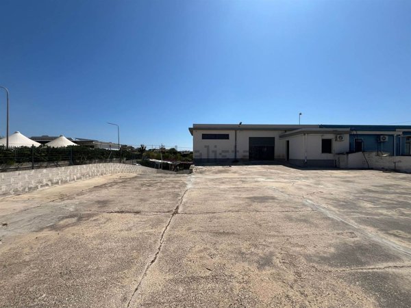 locale commerciale in vendita a Pachino