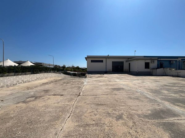 locale commerciale in vendita a Pachino