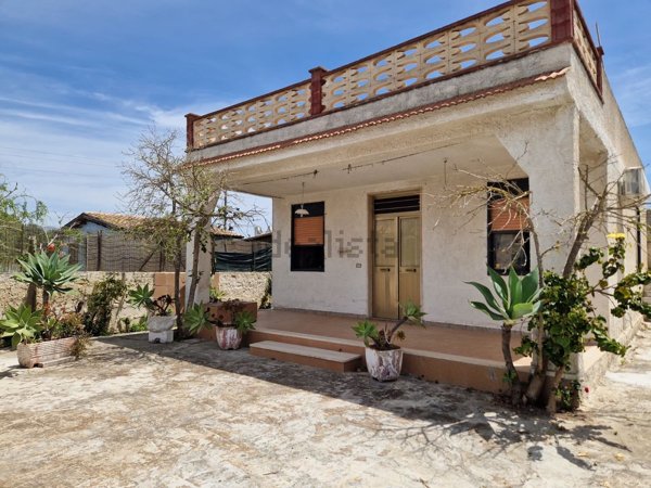 casa indipendente in vendita a Pachino